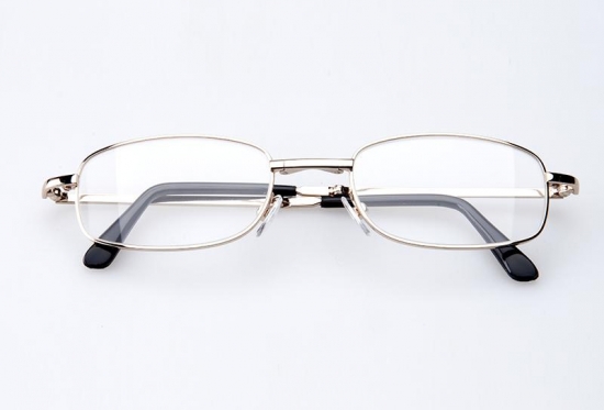 美丽岛多焦镜：戴老花镜不验光，对眼睛造成伤害？